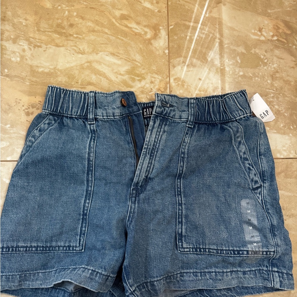 GAP Women's Blue Denim Elastic Shorts with deep pockets
